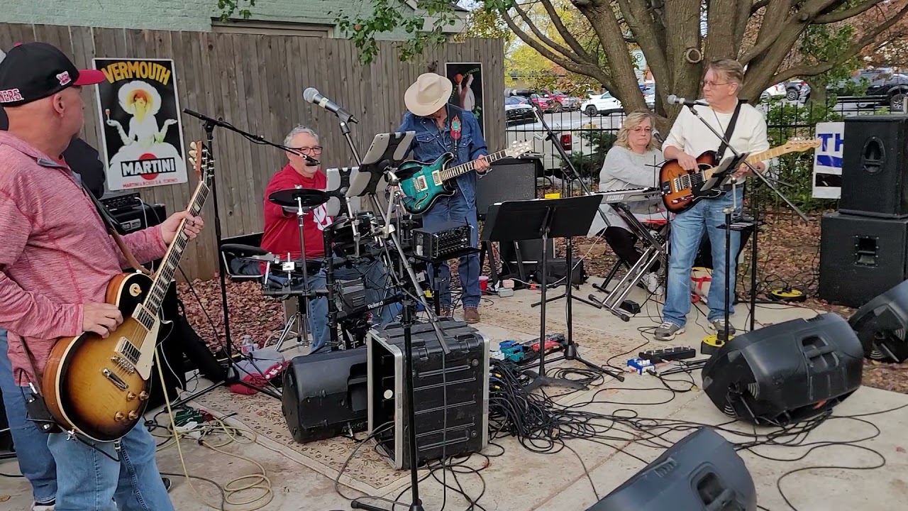 A live local band performing outside at an Oilfield Tailgate